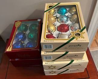 F31 - $35. Lot of 6 Vintage Christmas Ball Ornaments. Very Good Vintage Condition not all scratched up. 