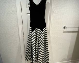 F28 - $100. 1950's Ball Gown. Handmade from a pattern. Width is 25". Pit to Pit is 32-33". Excellent Condition!