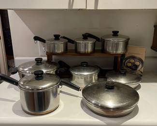 F21 - $100. Revere ware Copper Bottoms with Lids. 