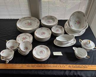 F42 - $50. Jackson Featherweight China. Made in the USA. 6 Plates, 6 Bowls, 6 berry bowls, 6 dessert plates, 7 teacups, 6 saucers, Creamer & Sugar, Serving Bowls. Gently used. 