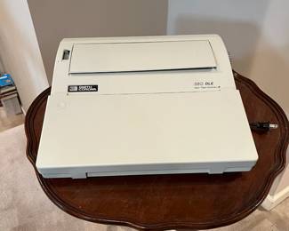 F66 - $35. Smith Corona 350DLE Spell-Right Dictionary - Portable Electric Typewriter. Works!
