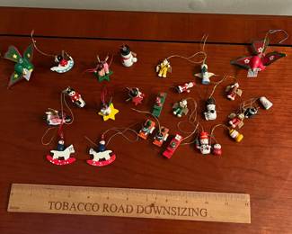 F37 - $35 LOT of Vintage Mini Ornaments. Most Erzebirge. All wings are in good condition. 