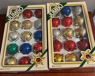 F31 - $35. Lot of 6 Vintage Christmas Ball Ornaments. Very Good Vintage Condition not all scratched up. 