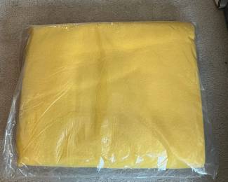 F73 - $25. Chatham Blanket "Meteor". "100% Virgin Acrylic" 72" x 90". NEW in Package. 