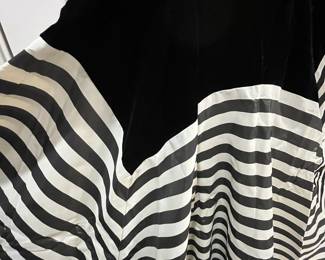 F28 - $100. 1950's Ball Gown. Handmade from a pattern. Width is 25". Pit to Pit is 32-33". Excellent Condition!