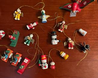 F37 - $35 LOT of Vintage Mini Ornaments. Most Erzebirge. All wings are in good condition. 