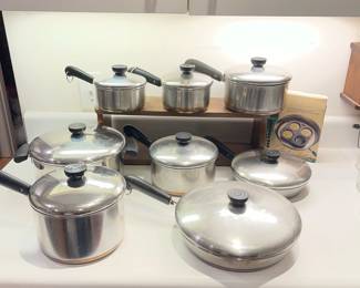 F21 - $100. Revere ware Copper Bottoms with Lids. 