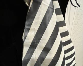 F28 - $100. 1950's Ball Gown. Handmade from a pattern. Width is 25". Pit to Pit is 32-33". Excellent Condition!