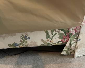 F95 - $50. Highland House Sofa from Furnitureland South. 86" long. Very good vintage condition!