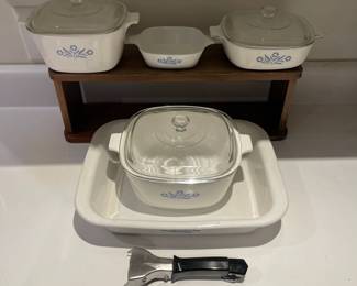 F22 - $60. Corningware LOT with handle. 5 Baking Dishes, 3 lids, handle. Significant scratches on 2nd smallest one. 