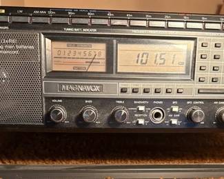 Magnavox D2999 Synthesized World Receiver ShortWave Radio