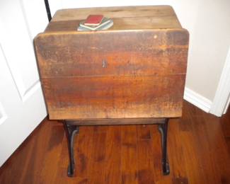 School desk / no seat