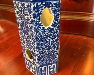 CHINESE PORCELAIN BLUE & WHITE HAT STAND