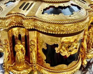 AN ART NOUVEAU GILT BRONZE JEWELRY BOX BY TAHAN FRENCH