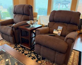 LIKE NEW! Lazy Boy Matching Power Lift Recliners