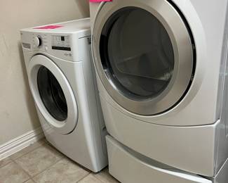 Washer and dryer with pedistal