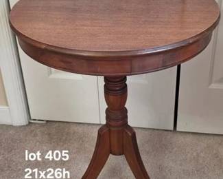 Vintage mahogany pedestal table