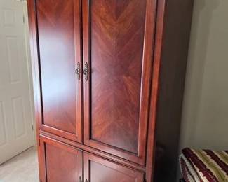 Entertainment armoire