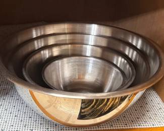Stainless steel mixing bowl set