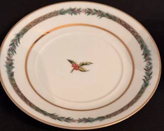 Department 56 'Christmas Classic' pattern dinnerware