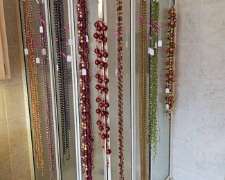 HOLIDAY BEADS/GARLAND