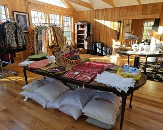 TABLE LINEN - PILLOWS