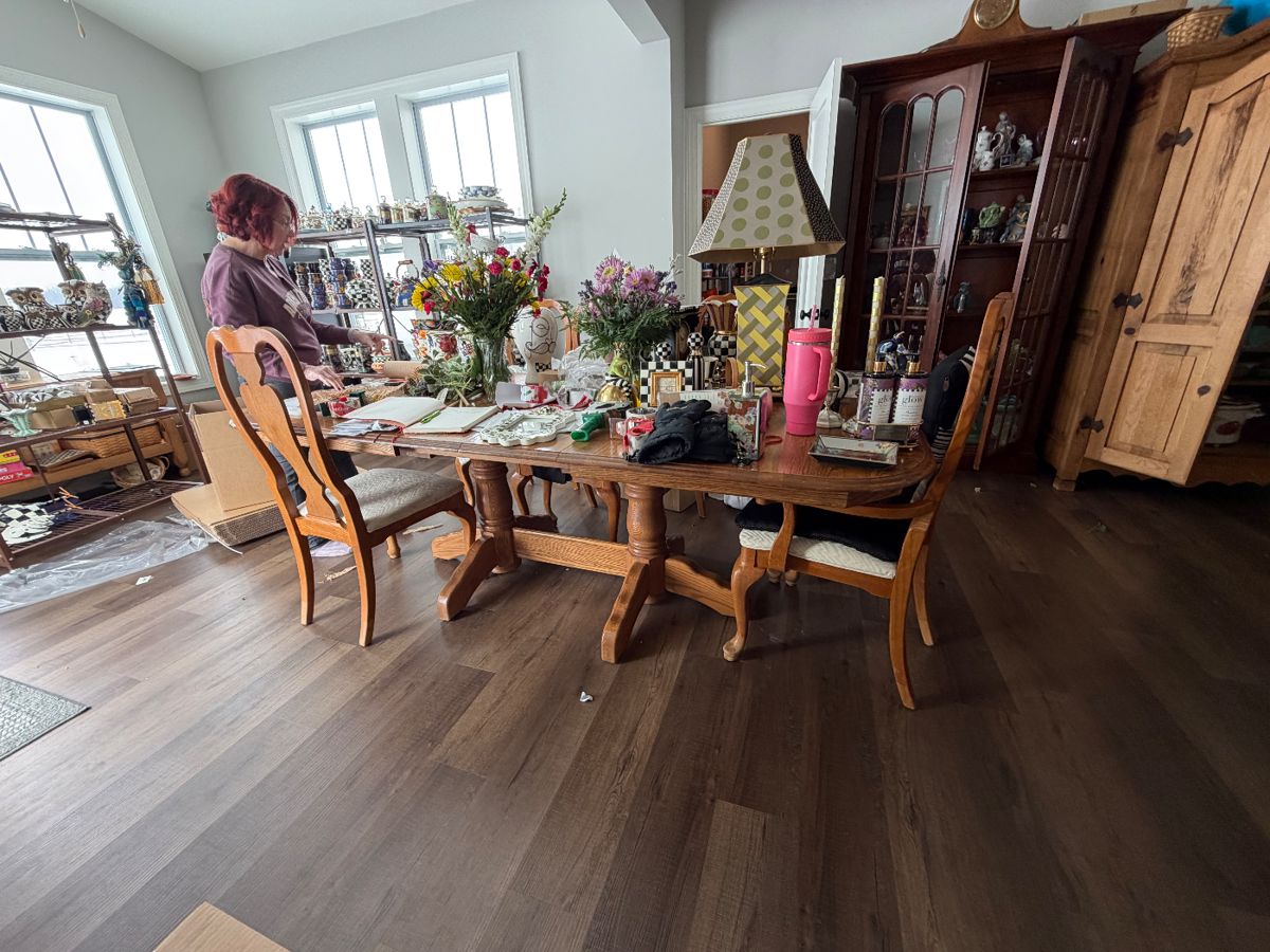 Table with removable leafs and 6 chairs. $250. Solid wood 90x40x30