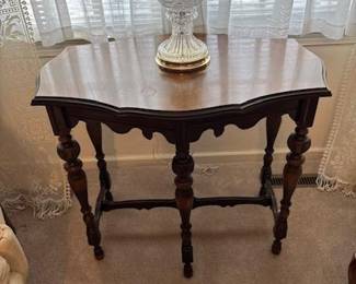 Beautiful table with scalloped edge