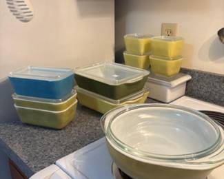 Pyrex- 1970s colors