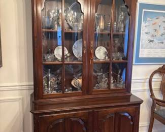 Lots of pretty items in the china cabinet