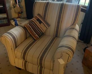 Comfy modern side chair