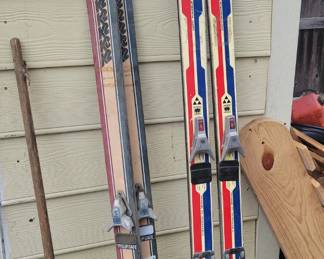Vintage snow skis