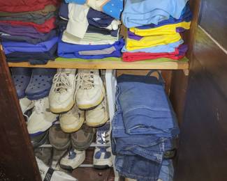 There is a ton of men's clothing, size XL to 3XL. Some items are still in the packaging