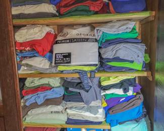 There is a ton of men's clothing, size XL to 3XL. Some items are still in the packaging