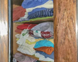 There is a ton of men's clothing, size XL to 3XL. Some items are still in the packaging