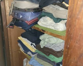There is a ton of men's clothing, size XL to 3XL. Some items are still in the packaging