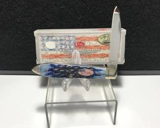 Case Teardrop Union Blue Bone Handle
Case xx 5 dot USA TB61028 SS Shepherd Hills Exclusive Civil War Series Measures: 3 1/2" long Blades: single SS Badge: long tail CASE xx and USA Flag Bolsters: engraved U.S. and NORTH Box: original.
