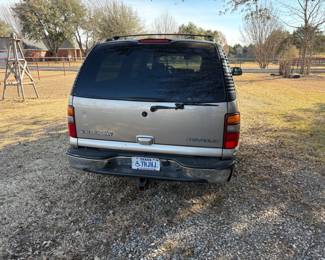 2003 SUBURBAN RUNS GREAT. TITLE READY.