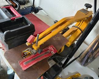 VERY NICE LARGE SCROLL SAW.