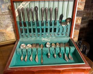 GORHAM SILVERPLATE FLATWARE IN CASE.