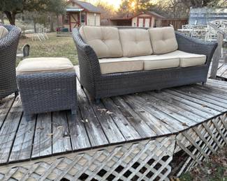 SEVERAL NICE WICKER OUTDOOR FURNITURE SETS.