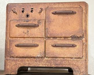ANTIQUE METAL CHILDS STOVE, POSSIBLY SALESMANS SAMPLE.