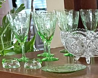 WOW BEAUTIFUL VASELINE GLASS