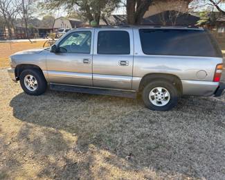 2003 SUBURBAN RUNS GREAT. TITLE READY.