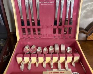 ROGERS BROS. SILVERPLATE FLATWARE