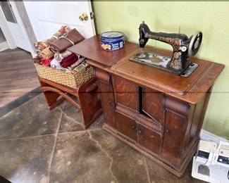 VERY NICE ANTIQUE SEWING MACHINE AND CABINET, WE HAVE ABOUT 5 CURRENT AND ANTIQUE MACHINES.