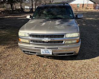 2003 SUBURBAN RUNS GREAT. TITLE READY.