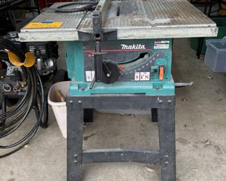 MAKITA TABLE SAW.