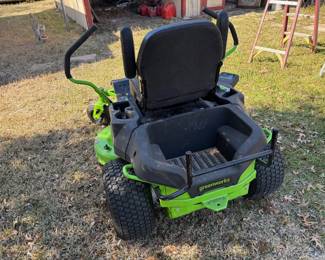 VERY NICE CRZ-428 GREEN MACHINE ZERO TURN WITH 3 SETS OF BATTERIES AND SEPERATE CHARGERS AND GRASS CATCHER SYSTEM WITH ONLY 72 HOURS ON IT.