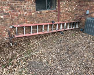 25' FOOT FIBERGLASS LADDER.